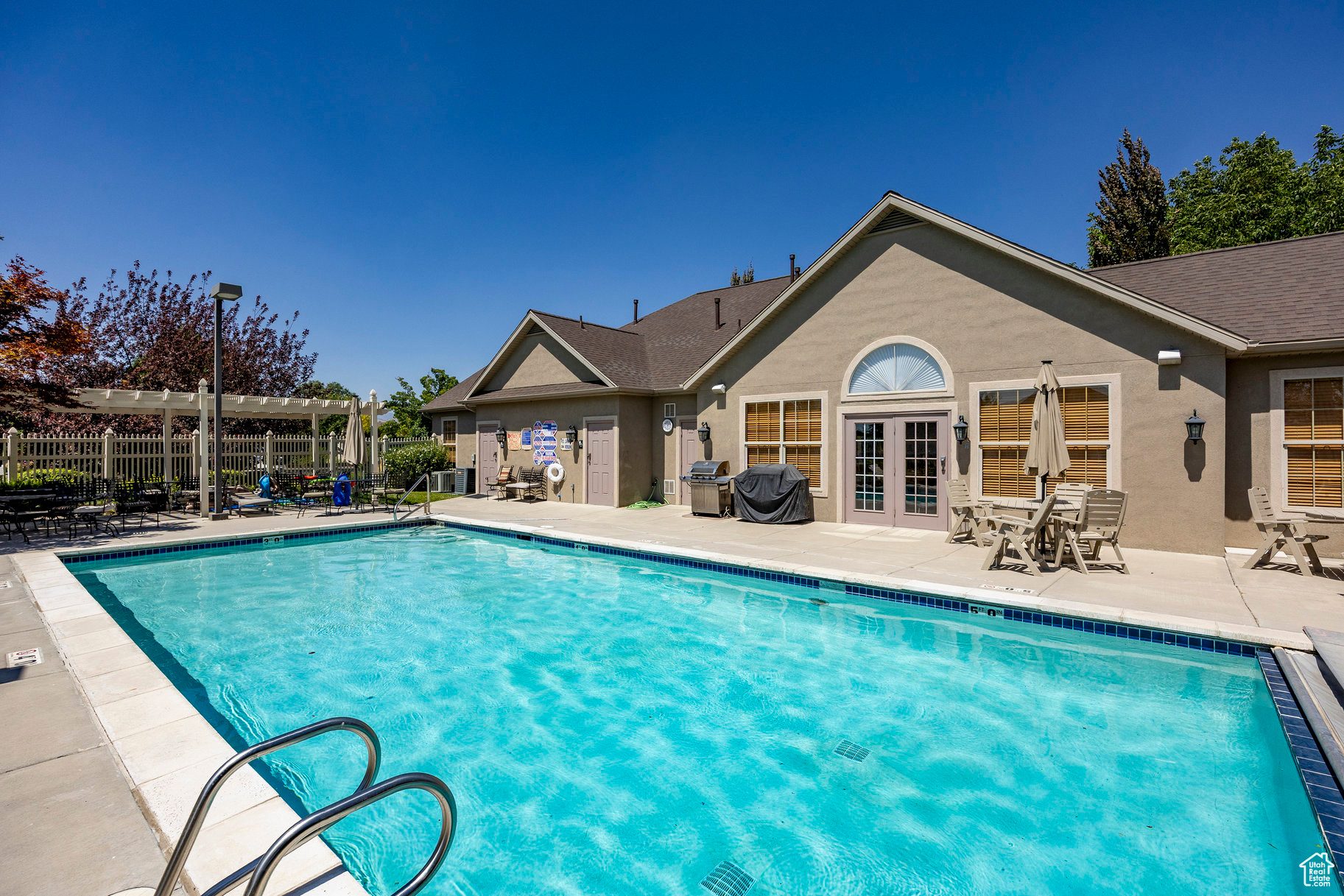 MEADOW PARK VILLAS - Residential