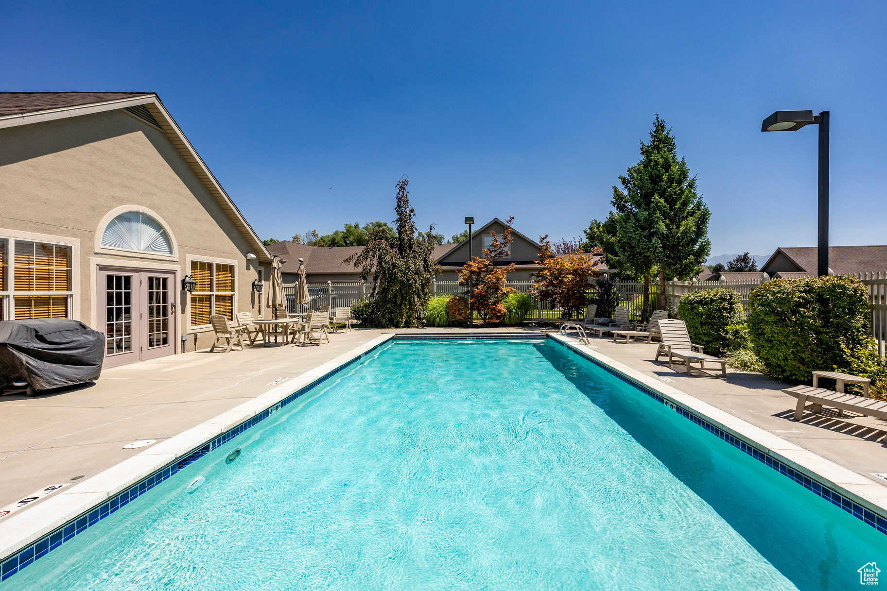 MEADOW PARK VILLAS - Residential