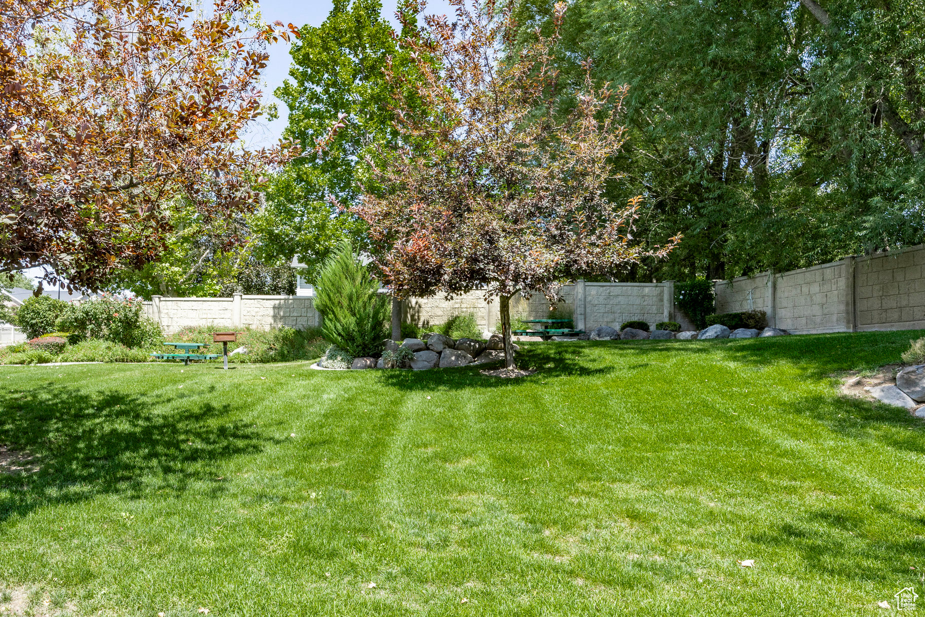 MEADOW PARK VILLAS - Residential