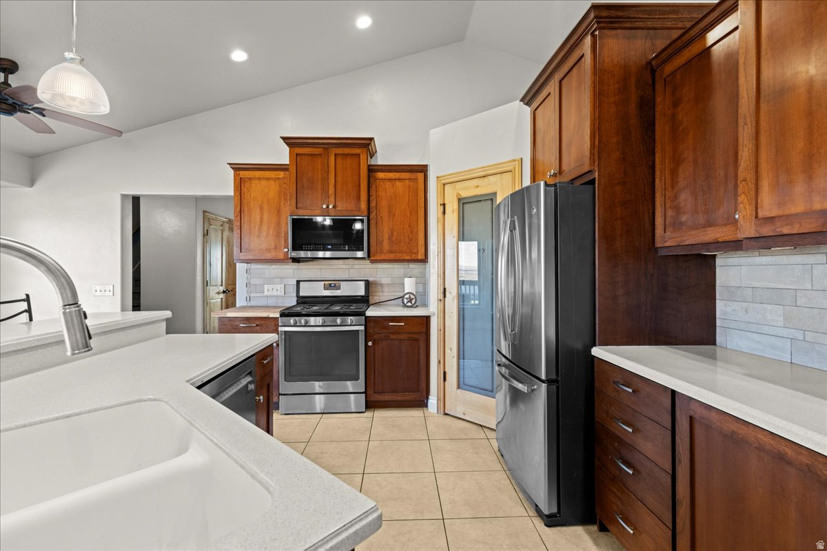 BENCHES AT SOUTH RIM - Residential