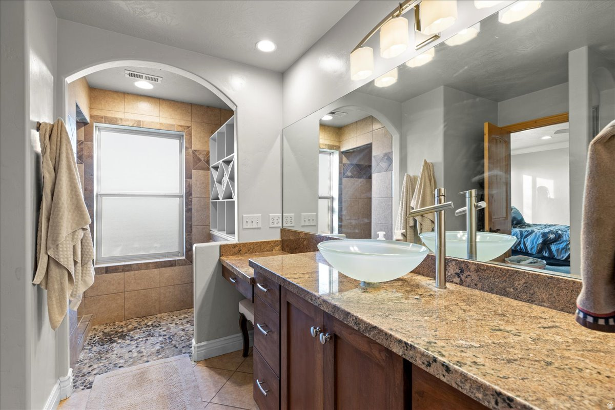 BENCHES AT SOUTH RIM - Residential