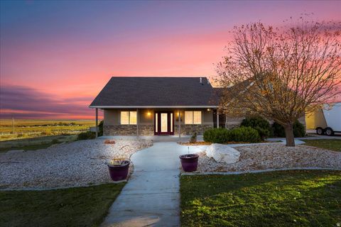 Photo of 2869 W RIM ROCK DR, Stockton, UT 84071 (MLS # 2120309) Photo of 2869 W RIM ROCK DR, Stockton, UT 84071 (MLS # 2120309)