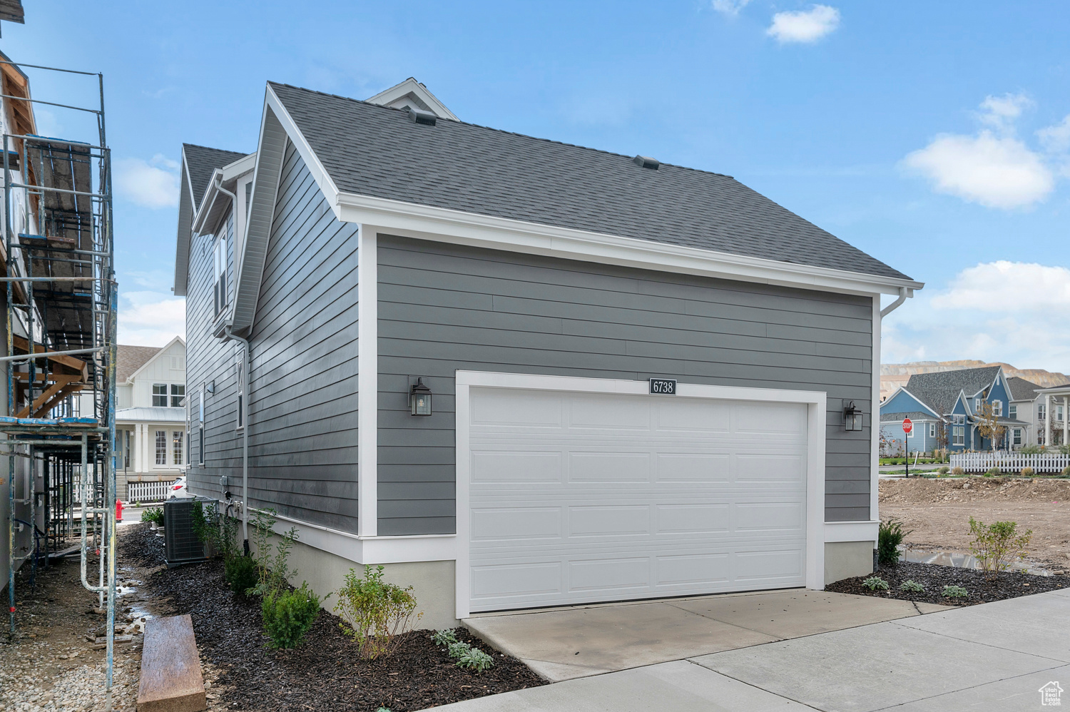 DAYBREAK WATERMARK 365 - Residential