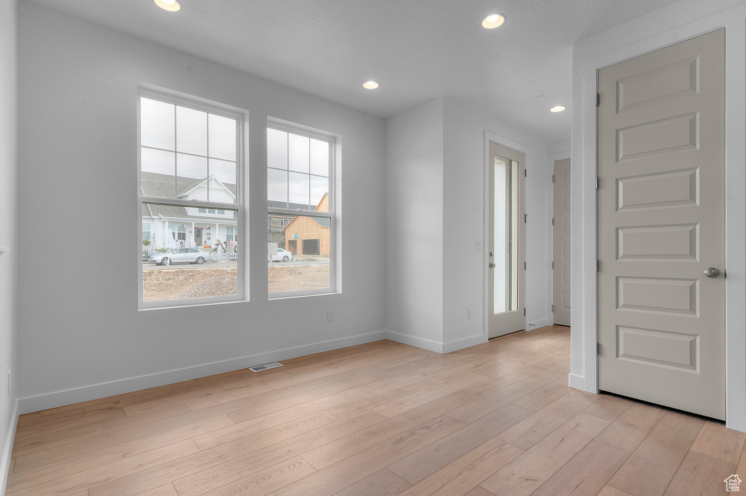 DAYBREAK WATERMARK 365 - Residential