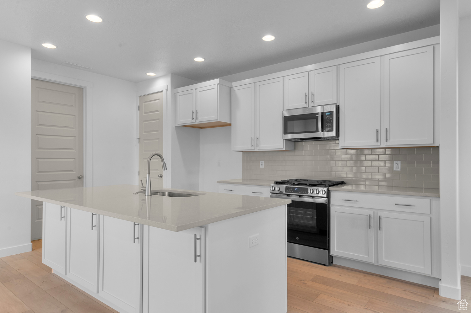 DAYBREAK WATERMARK 365 - Residential