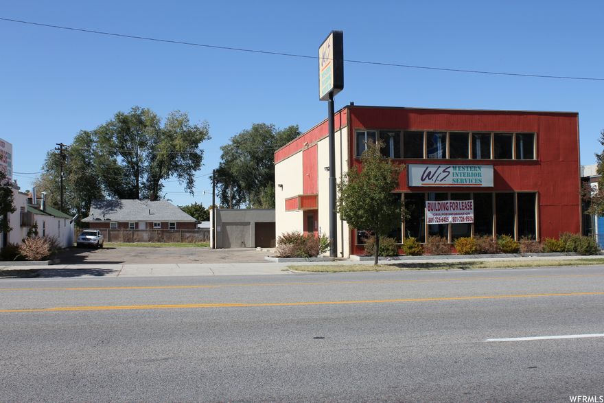 Great location on S Washington Blvd, business district. High traffic counts, 2-story building. 2 bathrooms, ready for business. Parking can be expanded to open lot or more building expansion can be added. Business ready. User friendly. Square Footage is equally split between the first and second floor. Additional parcels included in the sale Tax IDs 05-10-0002 and 05-109-0003.