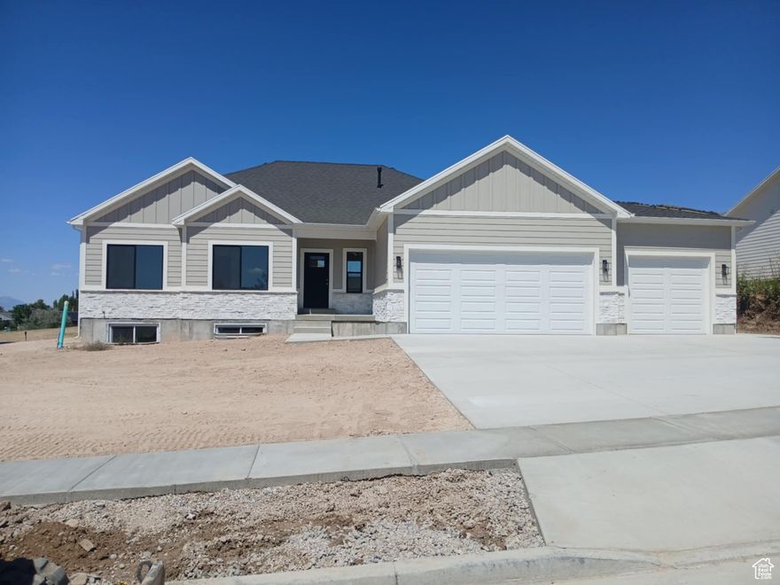 Brand new craftsman style home just completed! Rock fireplace in large great room. Quartz countertops in kitchen with upgraded cabinets. walk in Pantry. 9' ceilings in the home with 10' in the great room area. Cultured Marble tub and surround. Grand Master bathroom. Gorgeous mountain views. Plugs in eves for heat tape or decorative lights. 220 outlet in garage. Blown in insulation for higher R levels. Home has extra details and is a must see. Call to get an appointment to walk through.