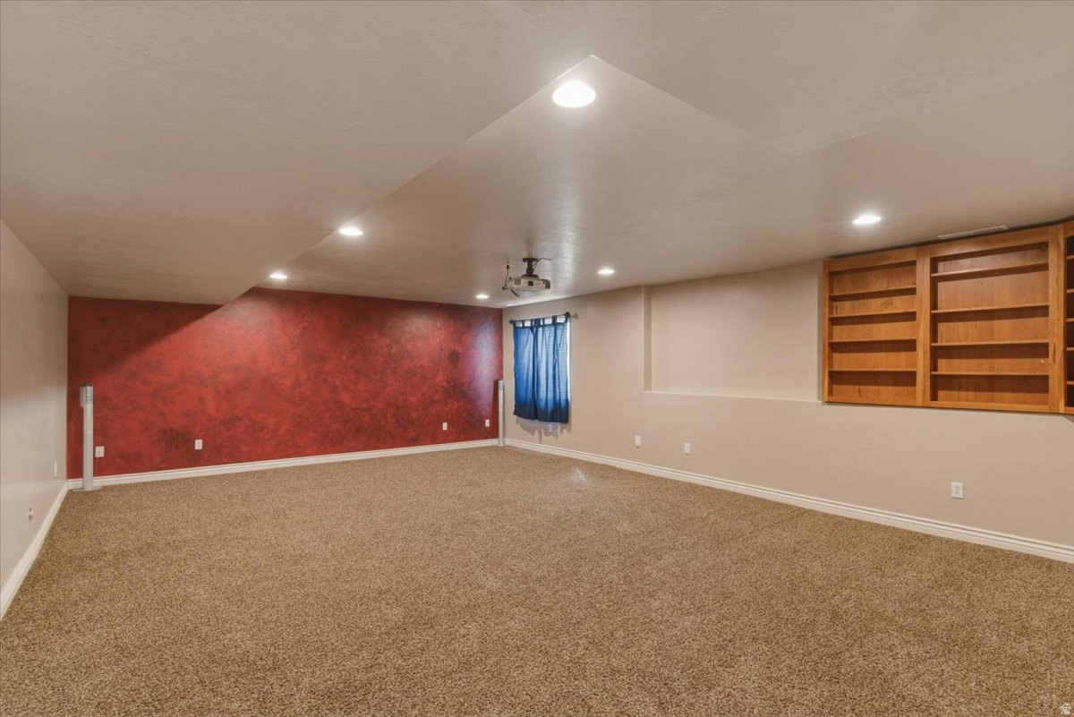 ELM TREE PARK - Residential