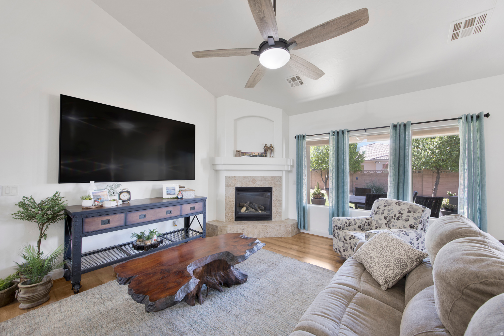 HIGH CHAPARRAL AT THE WASHINGTON BENCH - Residential