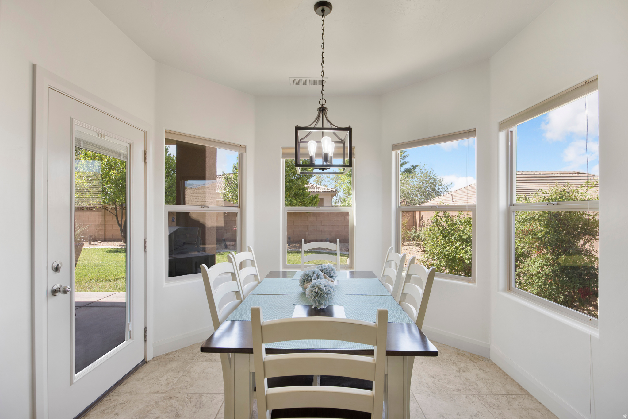 HIGH CHAPARRAL AT THE WASHINGTON BENCH - Residential