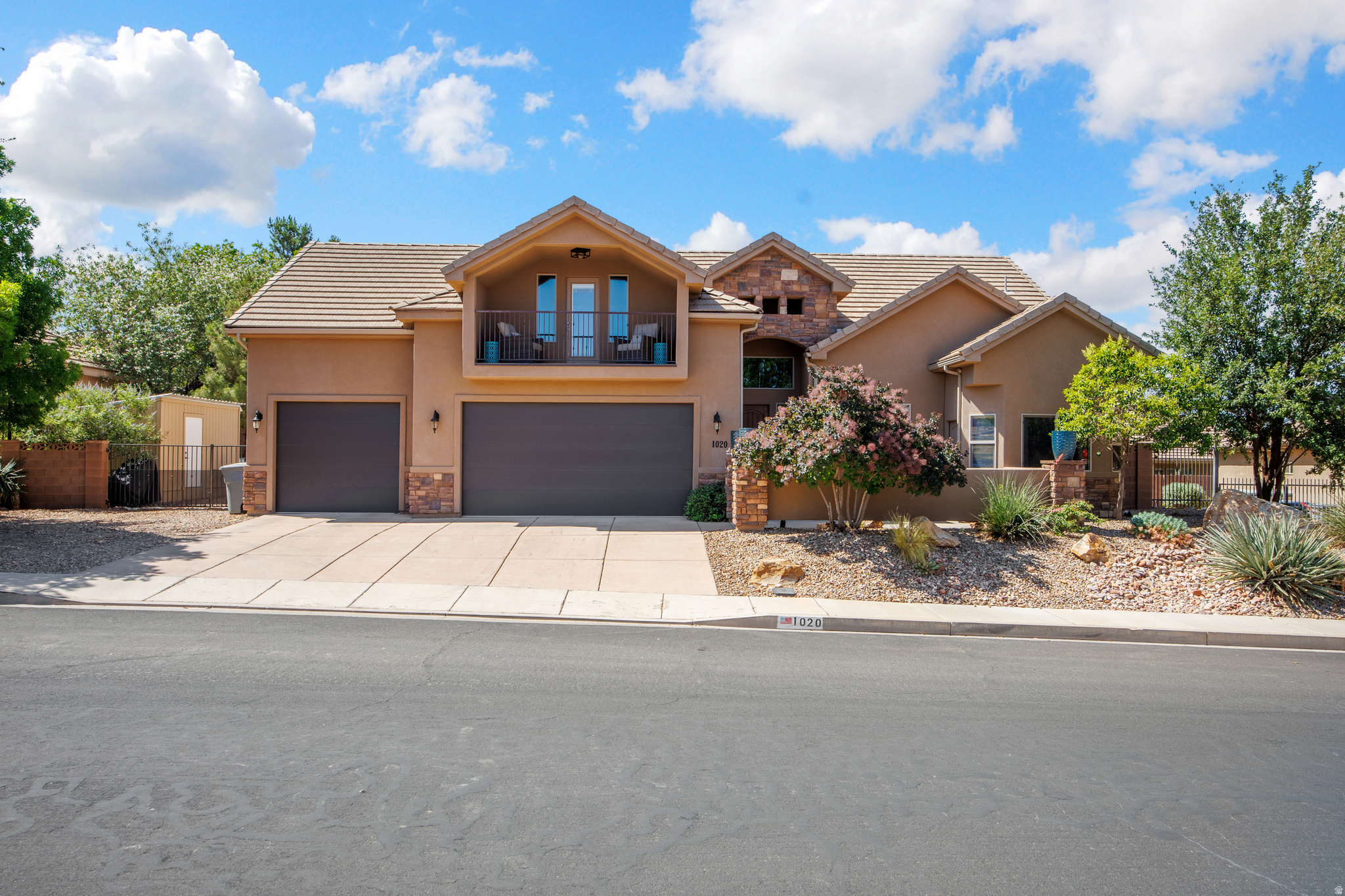 HIGH CHAPARRAL AT THE WASHINGTON BENCH - Residential