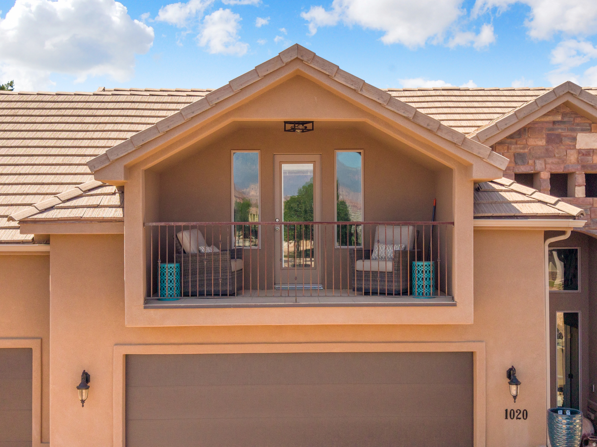 HIGH CHAPARRAL AT THE WASHINGTON BENCH - Residential