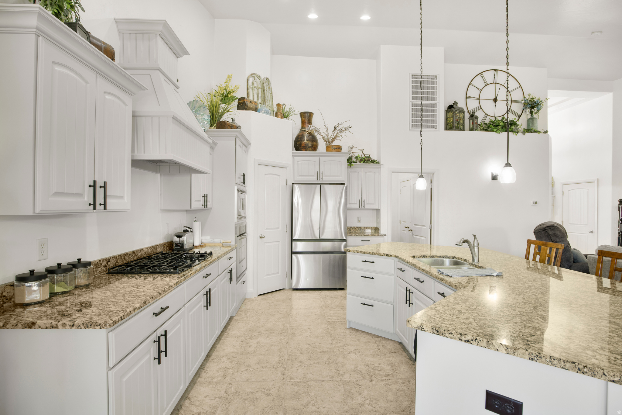 HIGH CHAPARRAL AT THE WASHINGTON BENCH - Residential