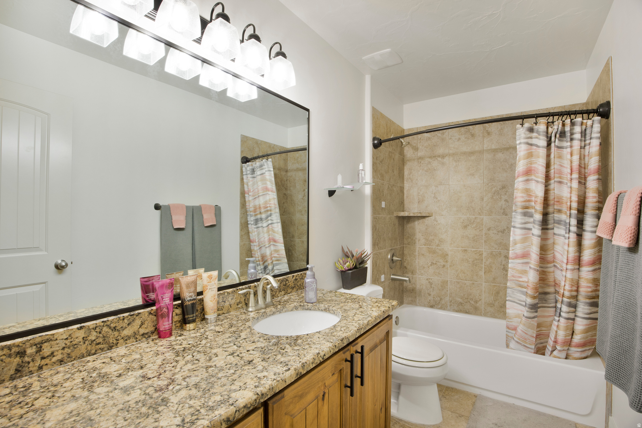 HIGH CHAPARRAL AT THE WASHINGTON BENCH - Residential