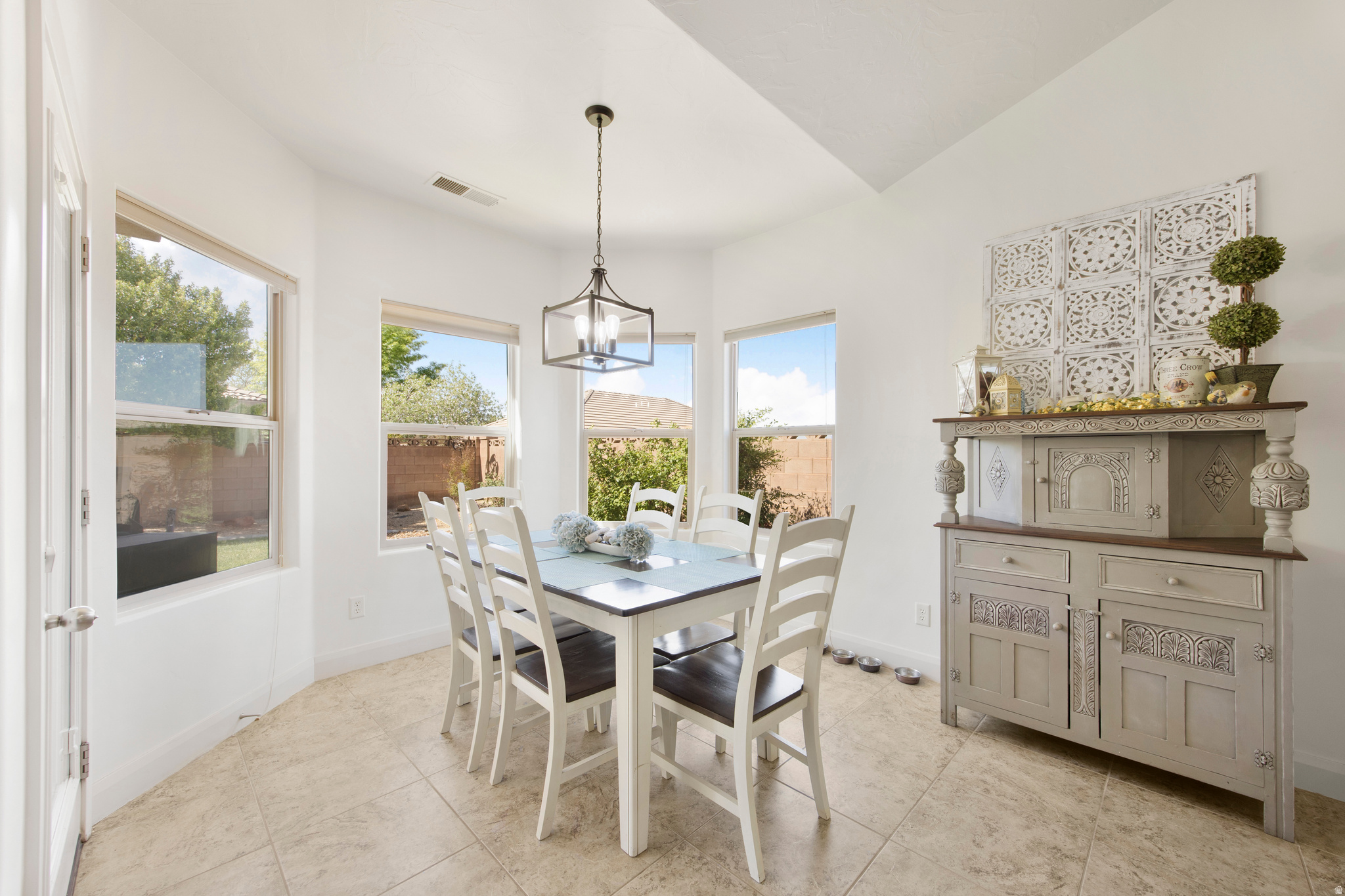 HIGH CHAPARRAL AT THE WASHINGTON BENCH - Residential