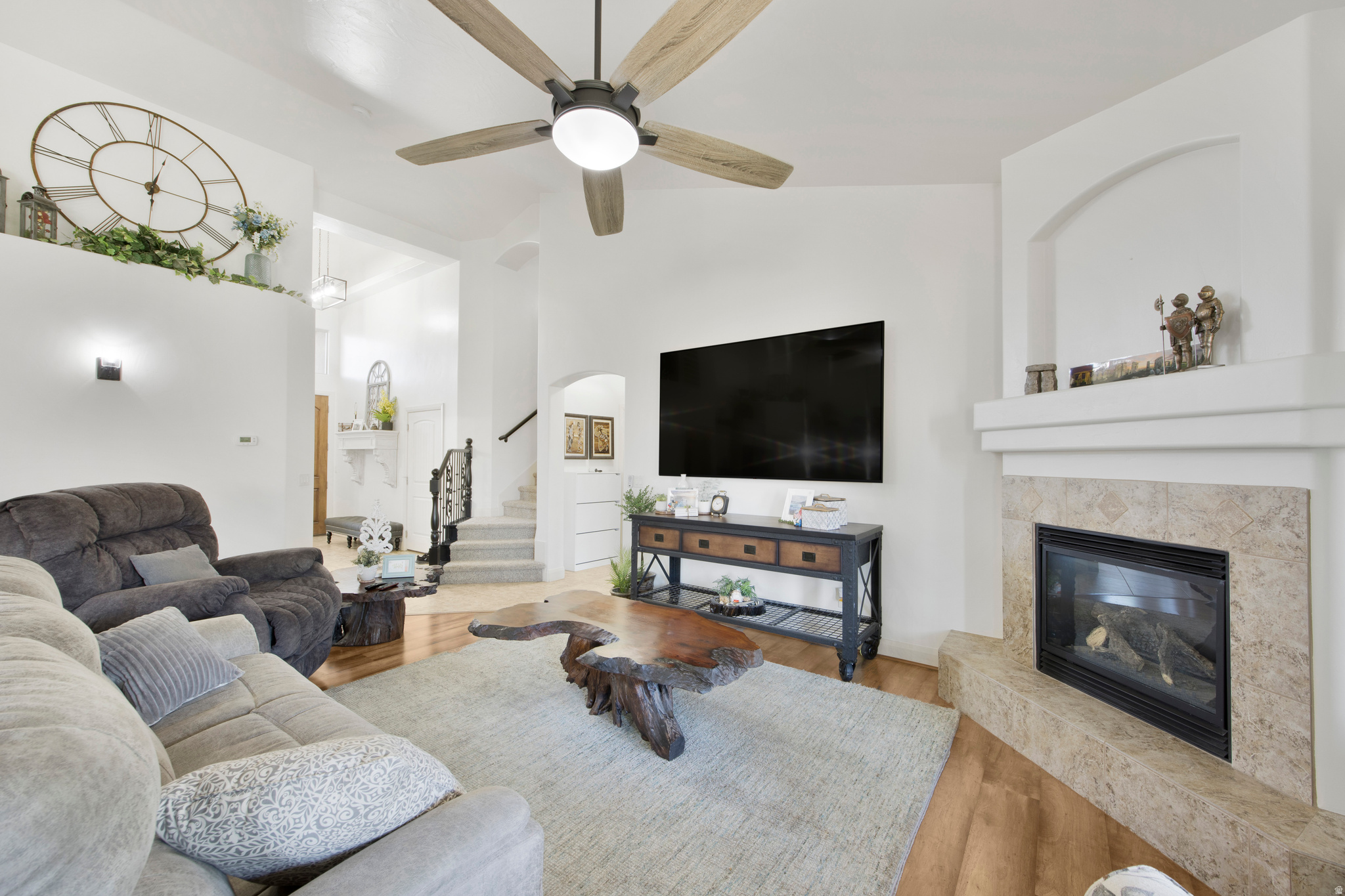 HIGH CHAPARRAL AT THE WASHINGTON BENCH - Residential