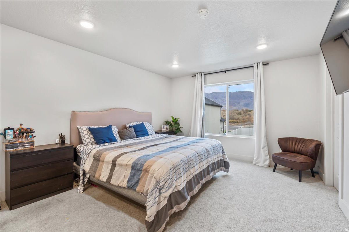 ESTATES AT FENN FARM - Residential