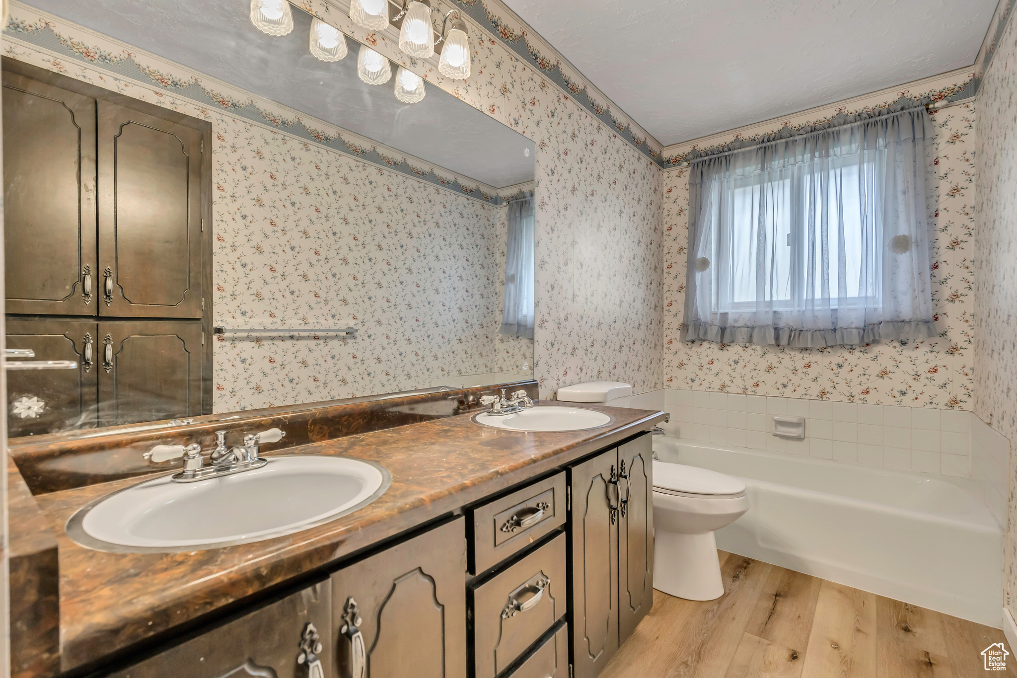 OAKRIDGE MANOR - Residential