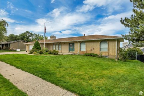 Tiny photo for 2506 GREEN OAKS DR, Bountiful, UT 84010 (MLS # 2113526)