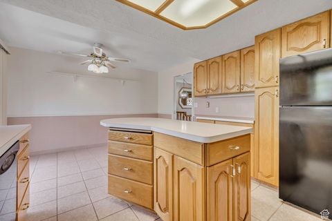 Tiny photo for 2506 GREEN OAKS DR, Bountiful, UT 84010 (MLS # 2113526)