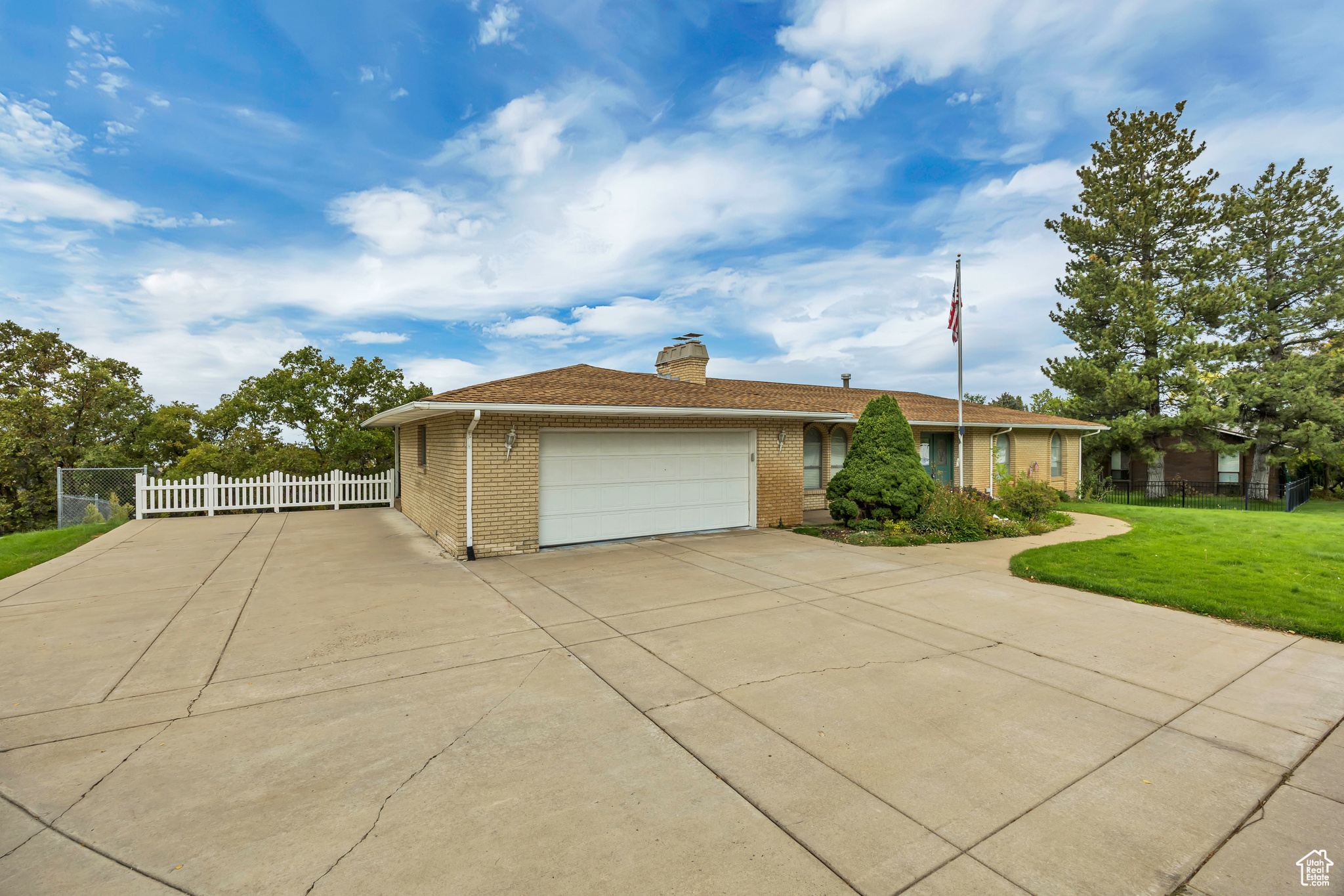 OAKRIDGE MANOR - Residential