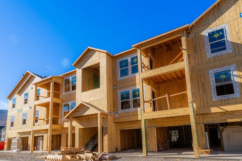 Photo of 4662 S POPLAR WAY #Q203, Mapleton, UT 84664 (MLS # 2115383)