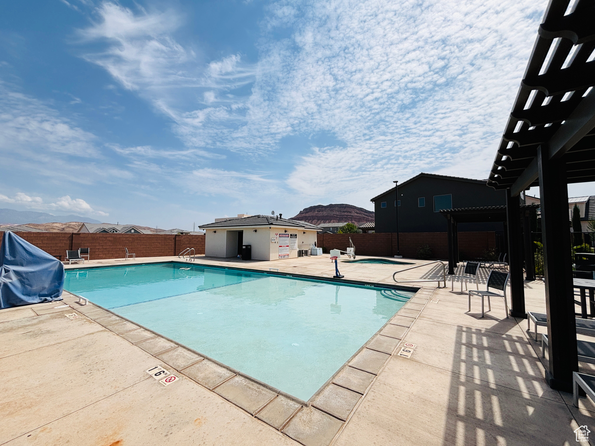 WARNER GATEWAY - Residential