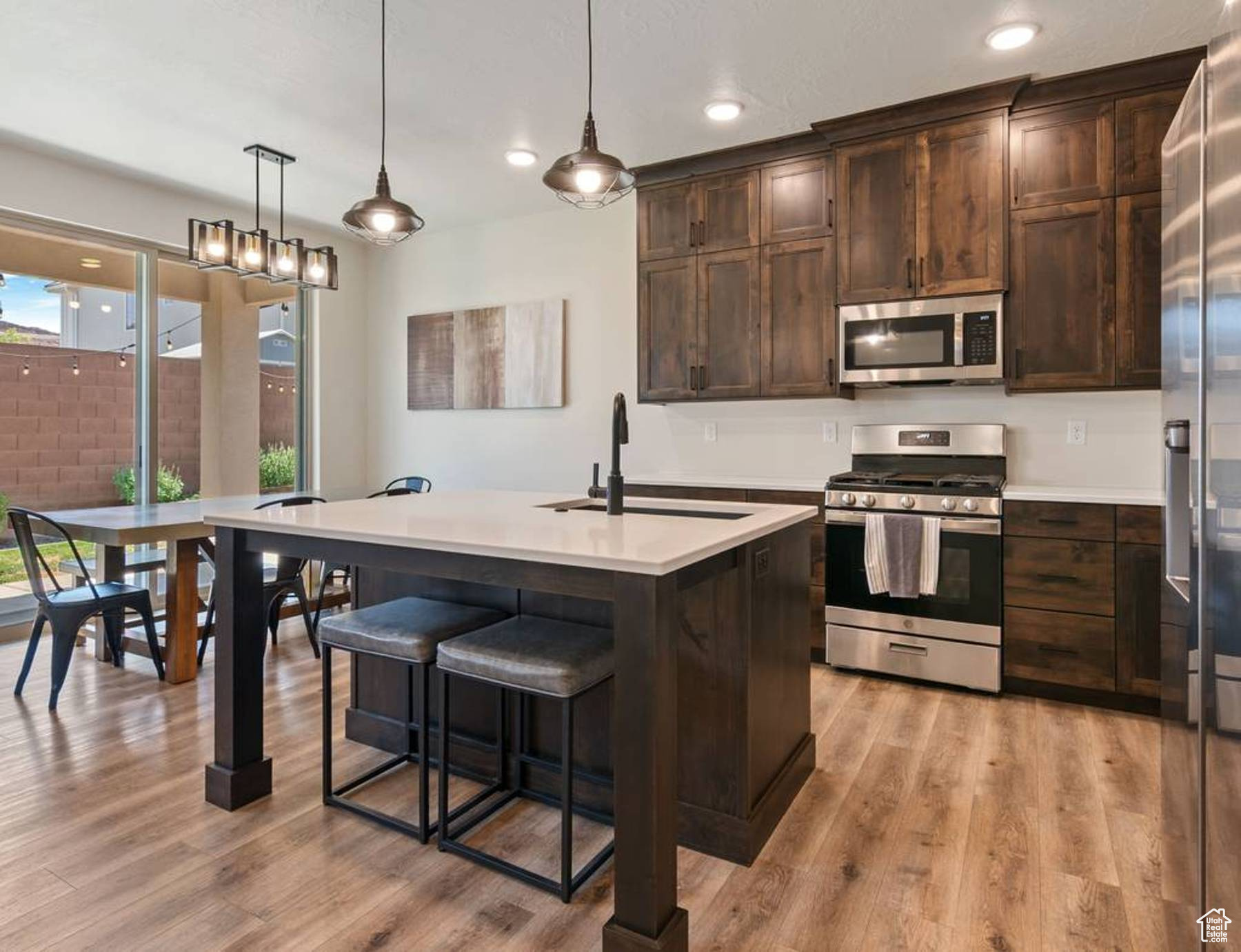 WARNER GATEWAY - Residential