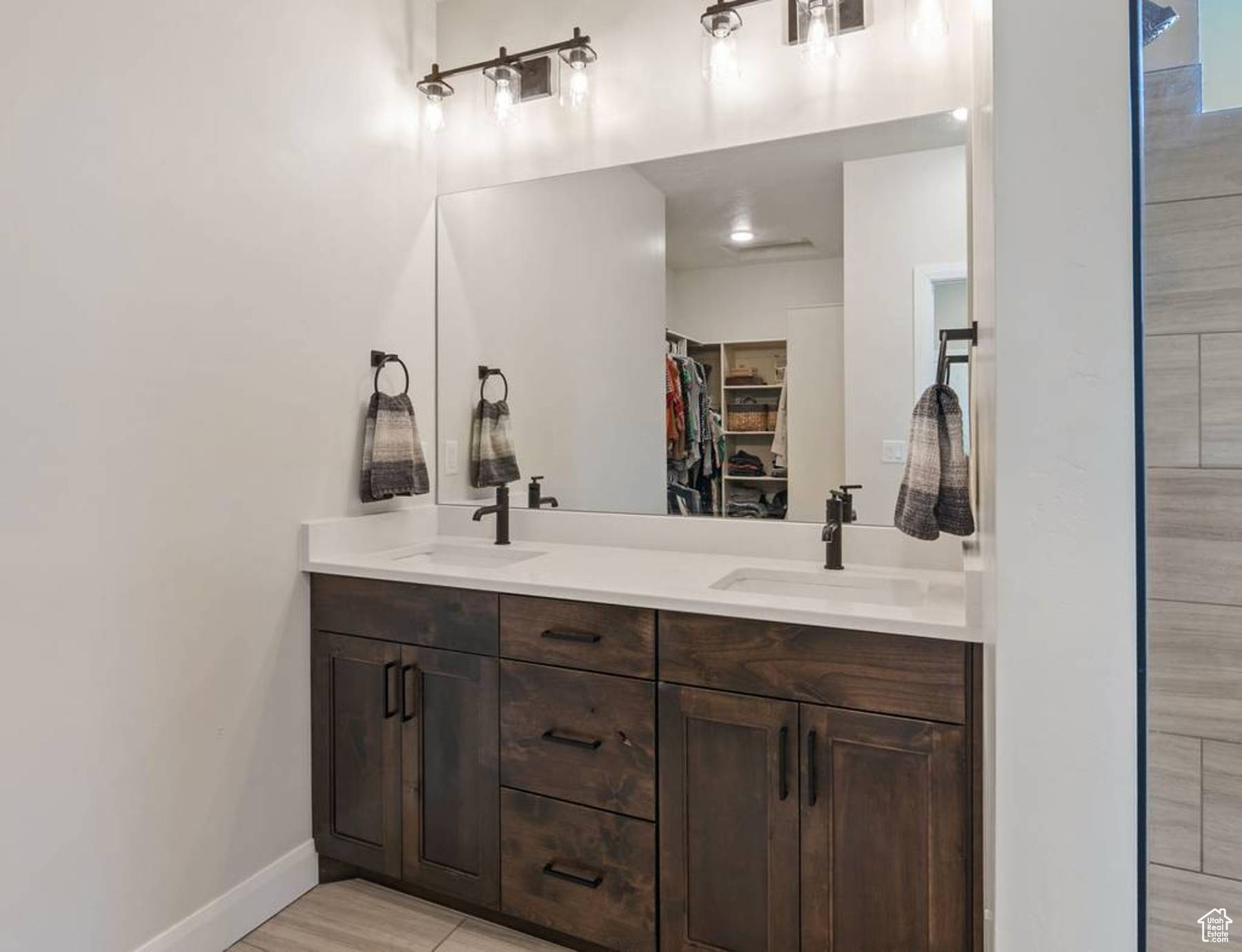 WARNER GATEWAY - Residential