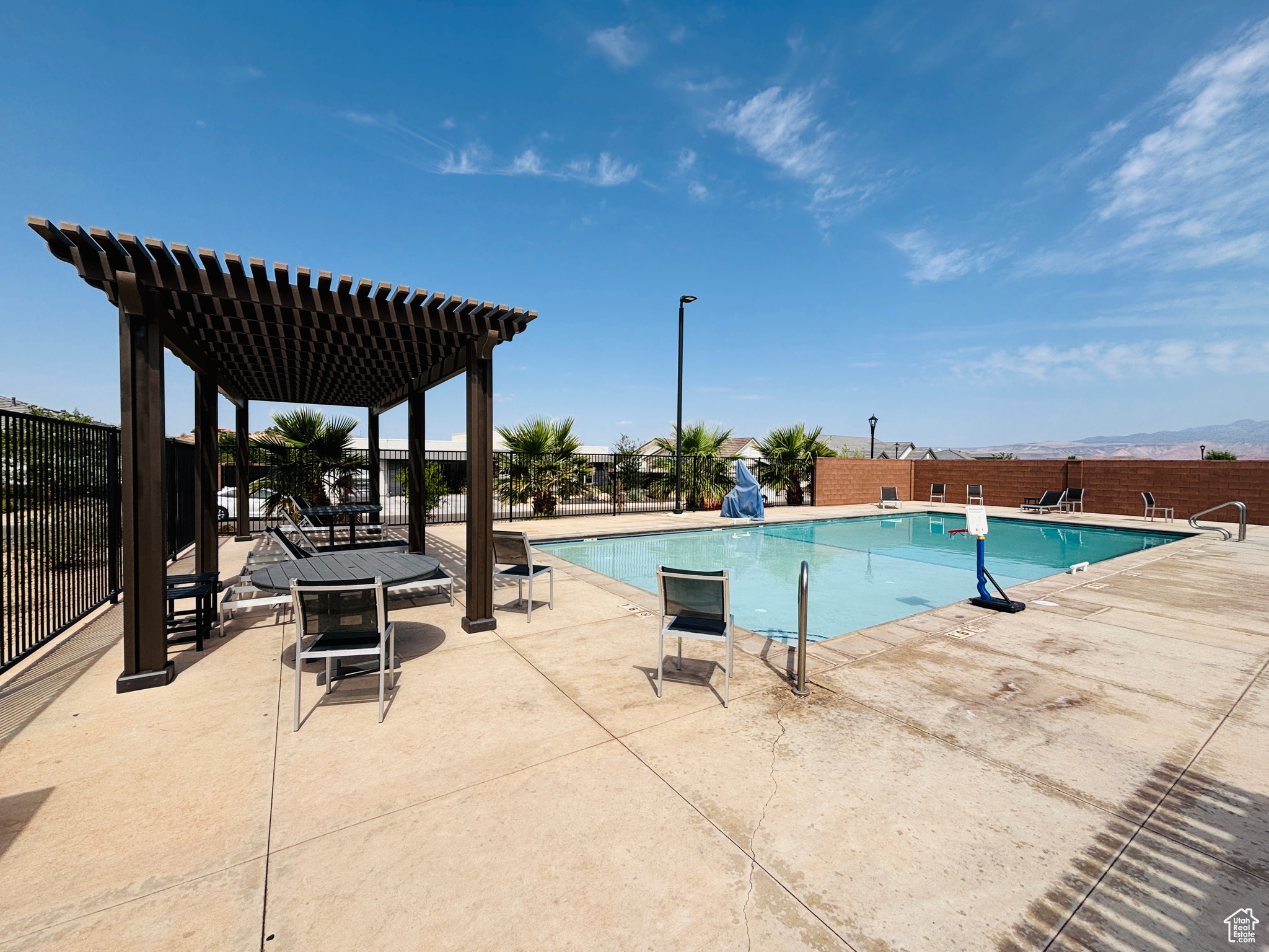 WARNER GATEWAY - Residential