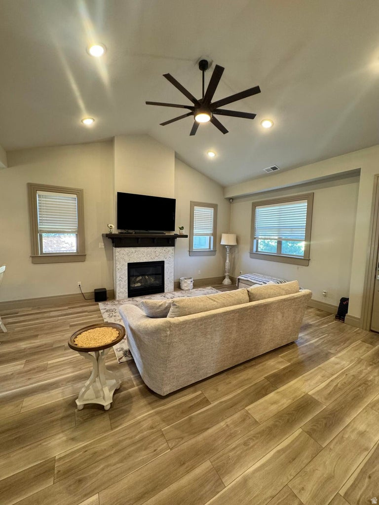 CRESTLINE - Residential