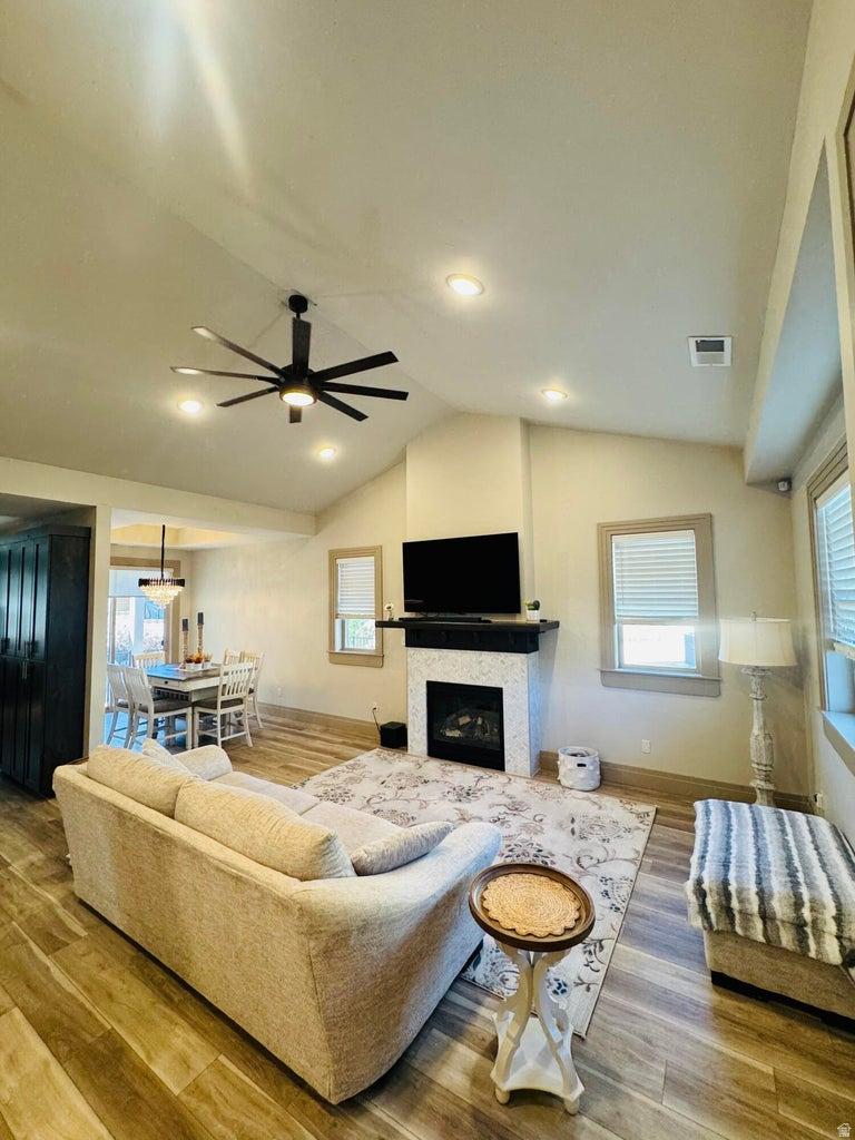 CRESTLINE - Residential