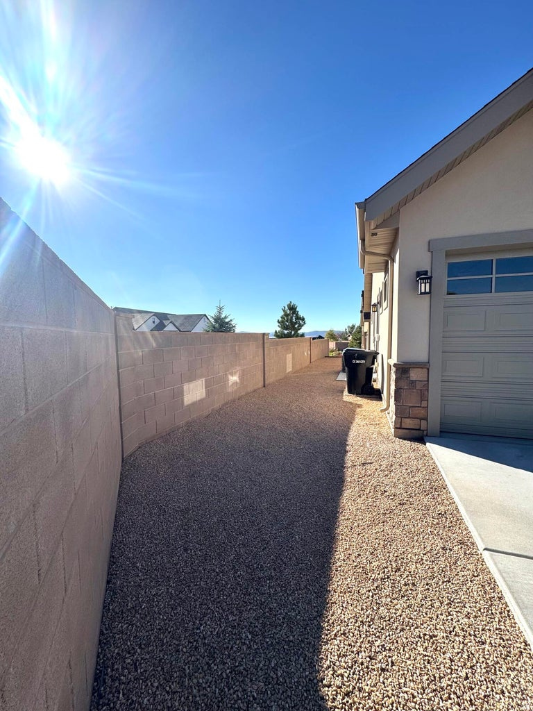 CRESTLINE - Residential