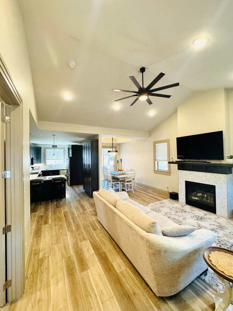 CRESTLINE - Residential