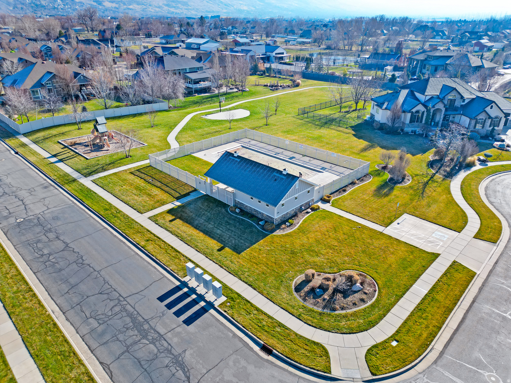 CHESTNUT FARMS - Residential