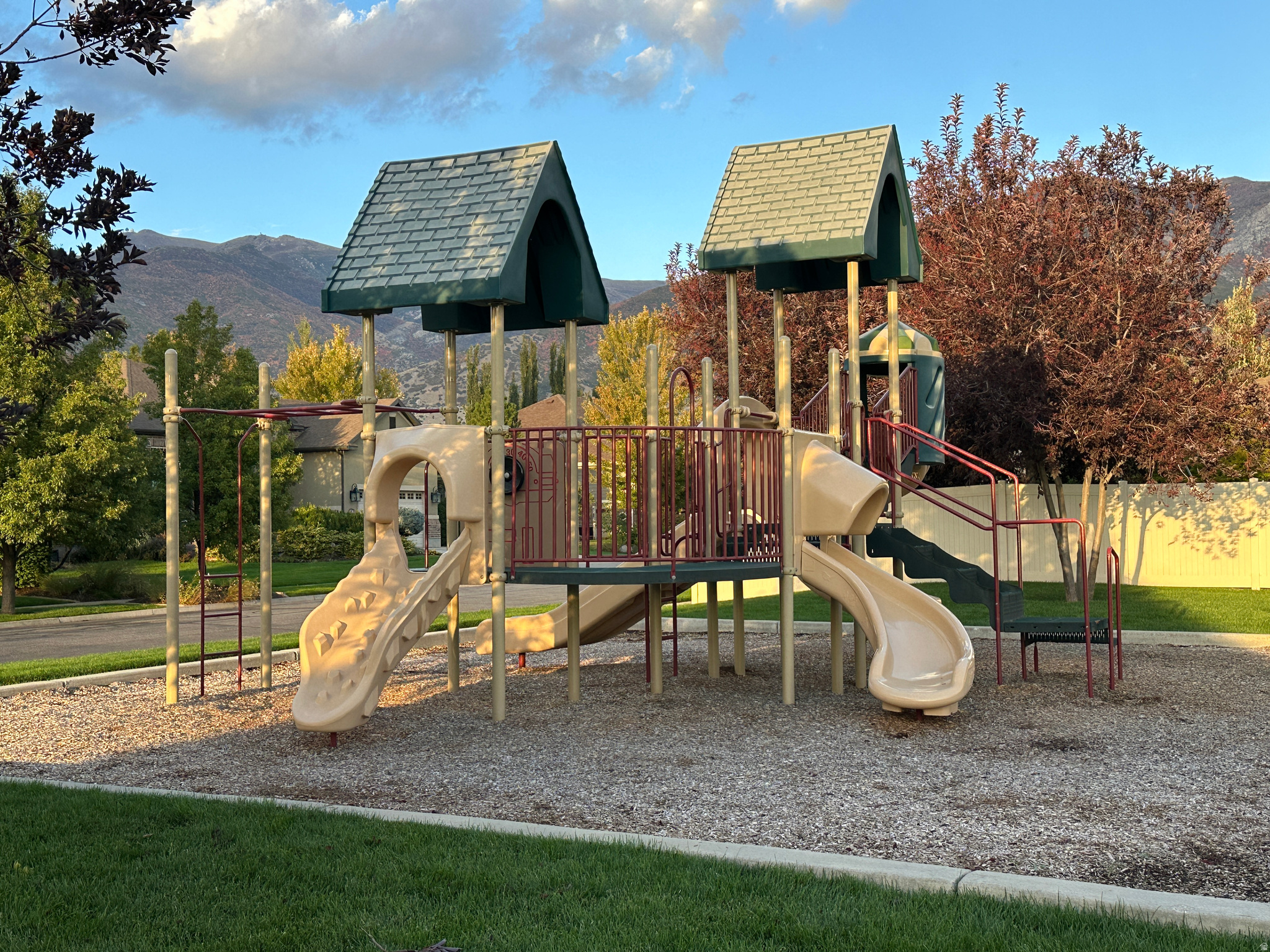 CHESTNUT FARMS - Residential