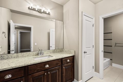 Tiny photo for 298 S 1150 W, Farmington, UT 84025 (MLS # 2128596)