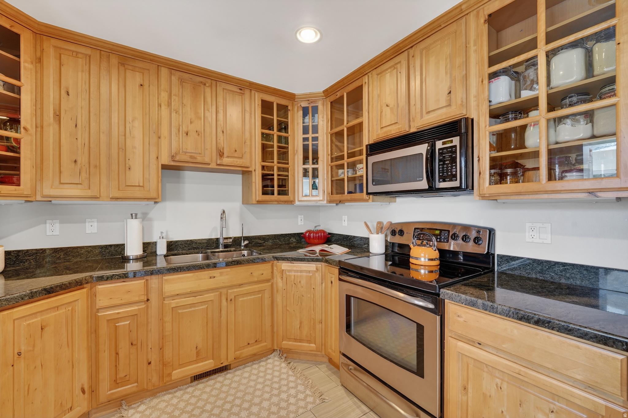 COUNTRY MANOR SUB - Residential