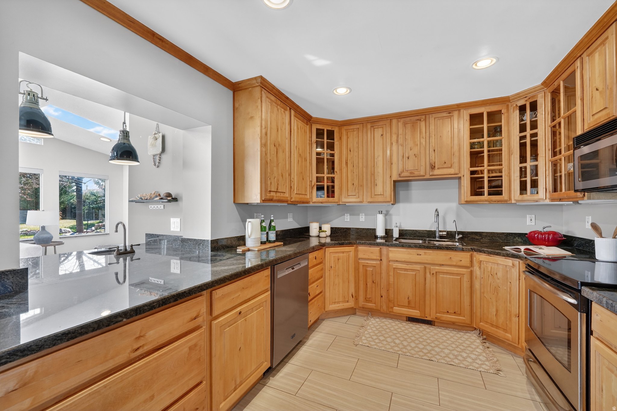 COUNTRY MANOR SUB - Residential