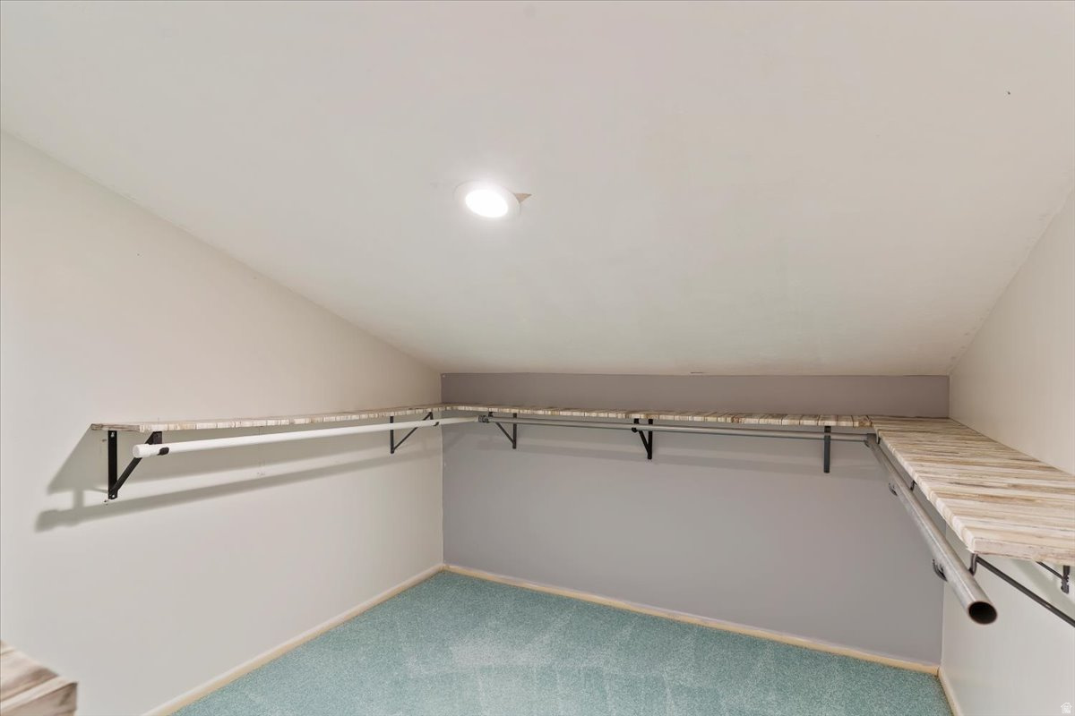 WHITE BARN - Residential Income