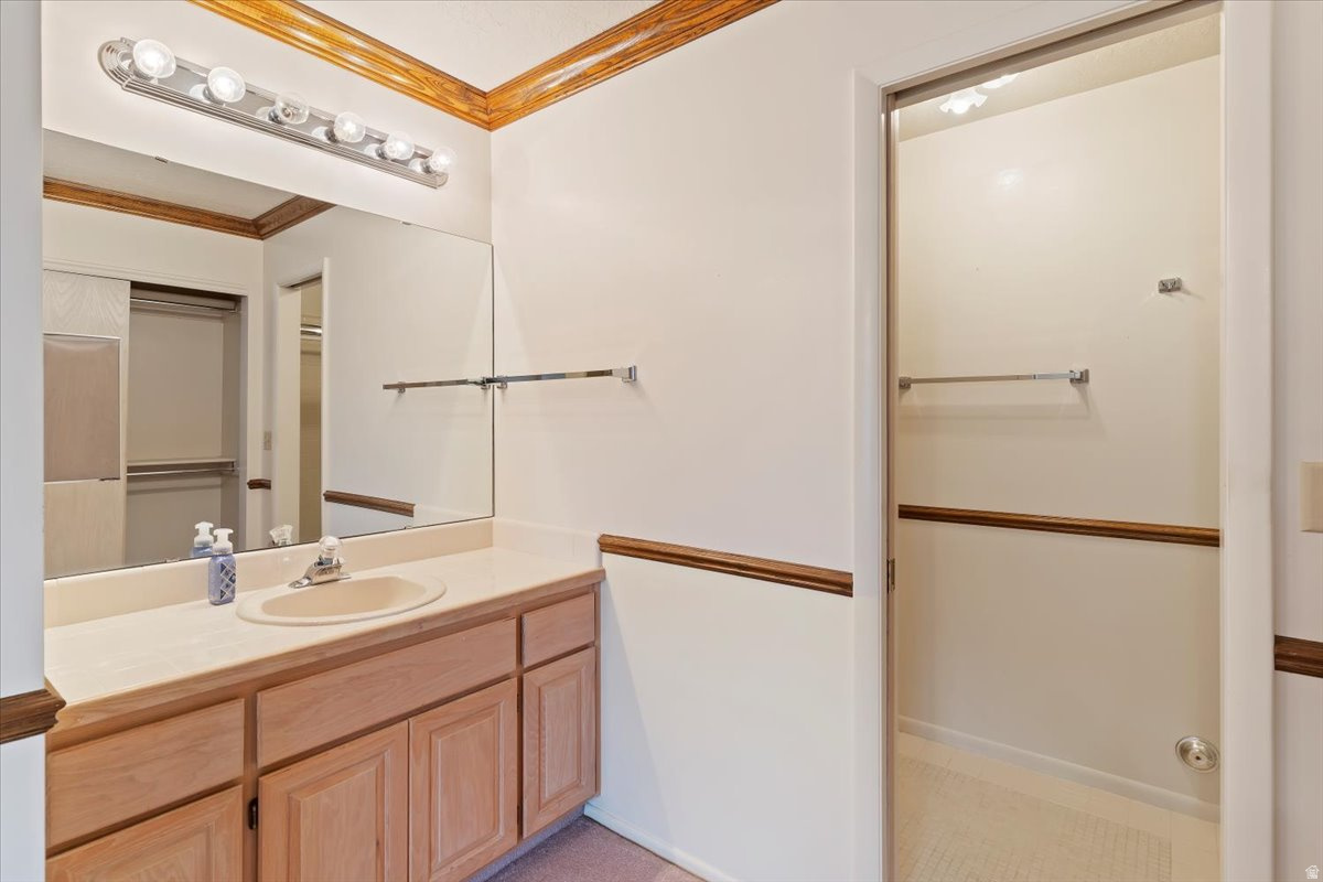 WHITE BARN - Residential Income