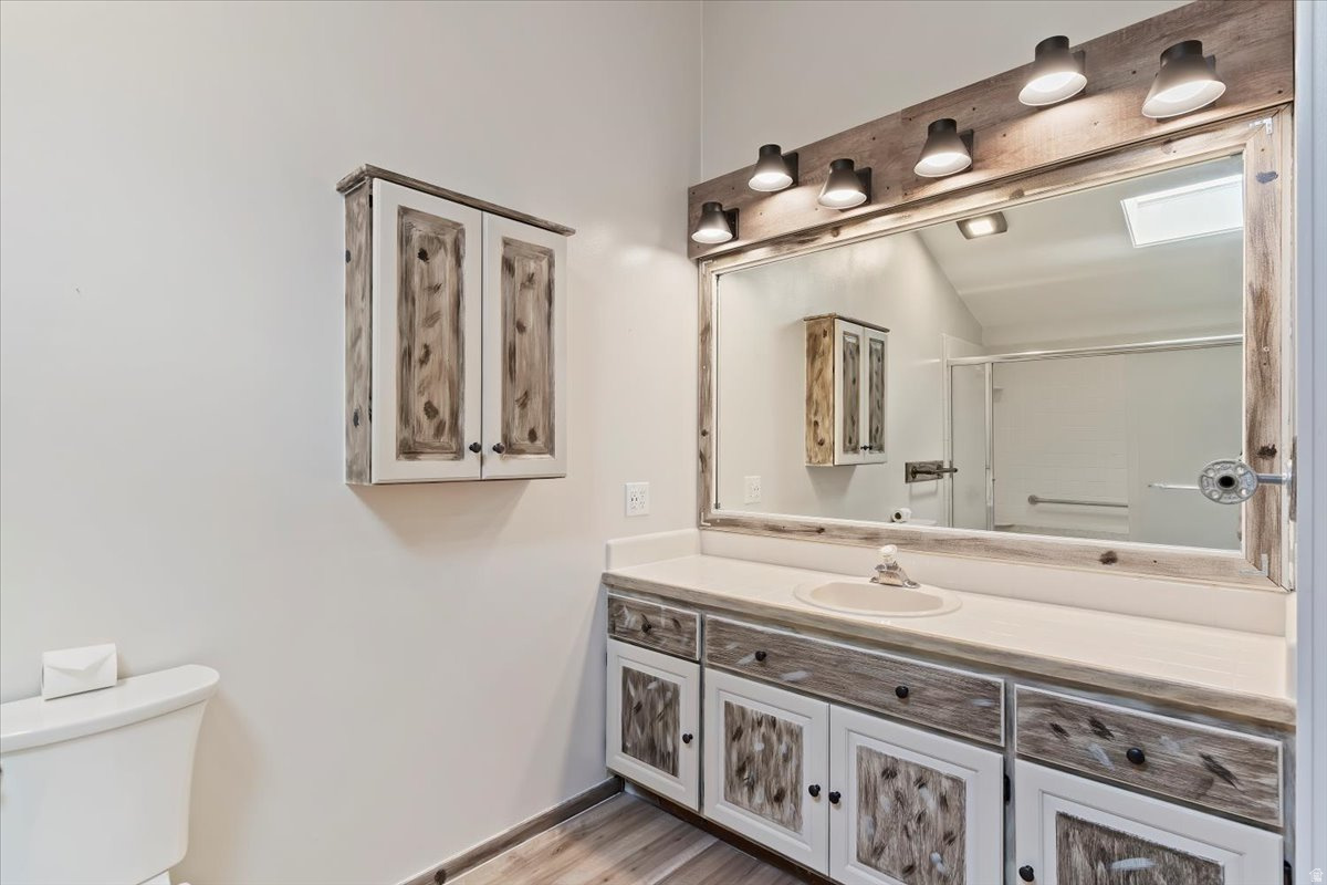 WHITE BARN - Residential Income