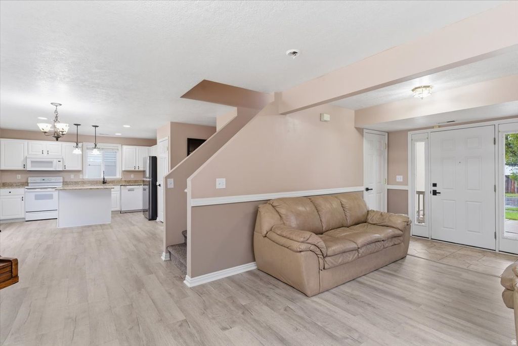 Photo of 2159 E HAWTHORNE ST, Saratoga Springs, UT 84043 (MLS # 2153845)