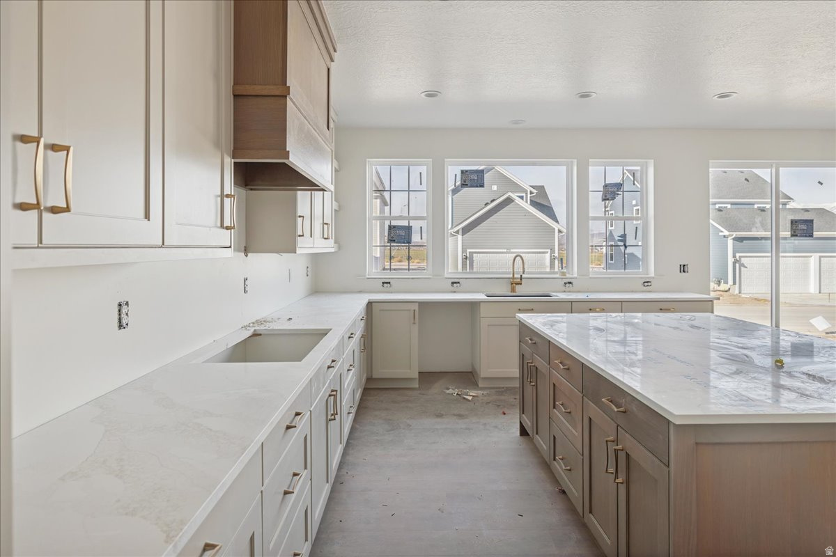 BEACON POINTE - Residential