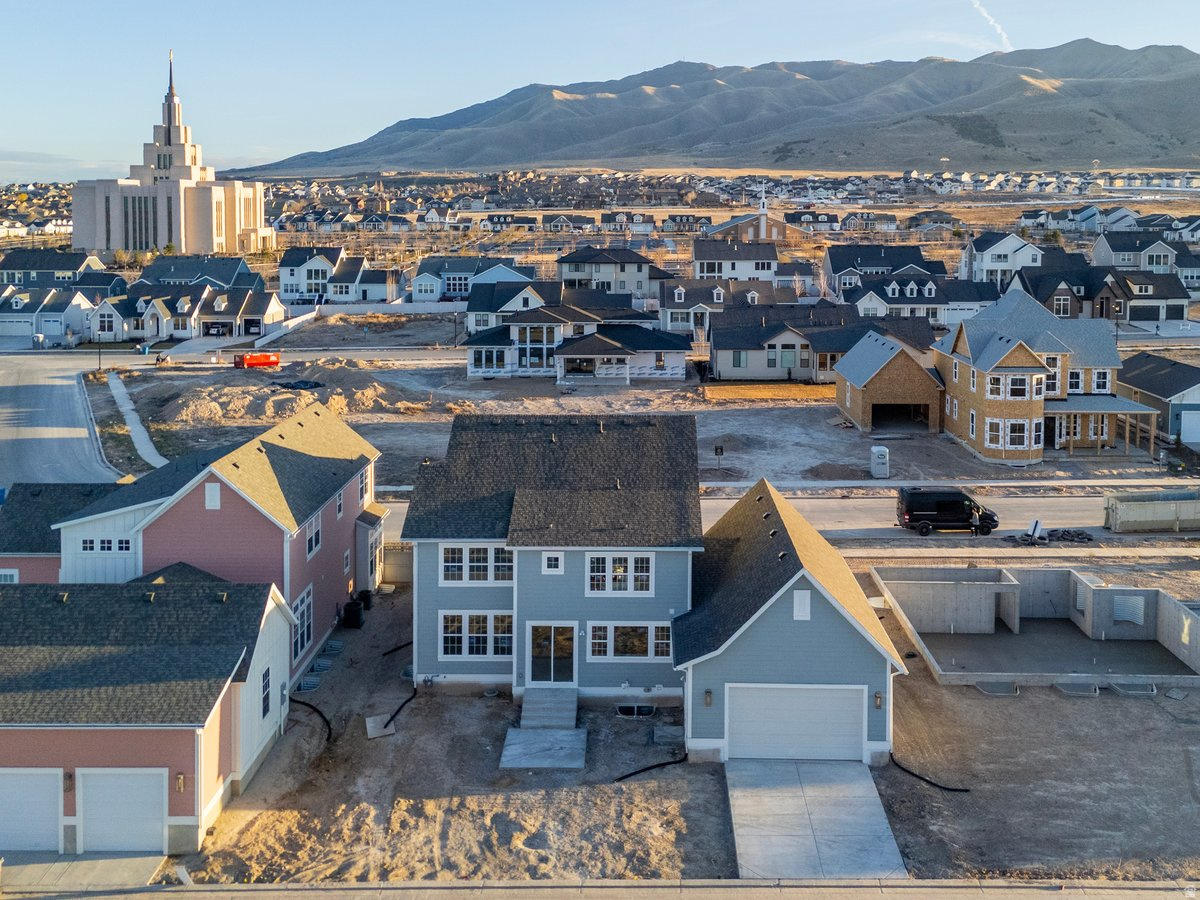 BEACON POINTE - Residential