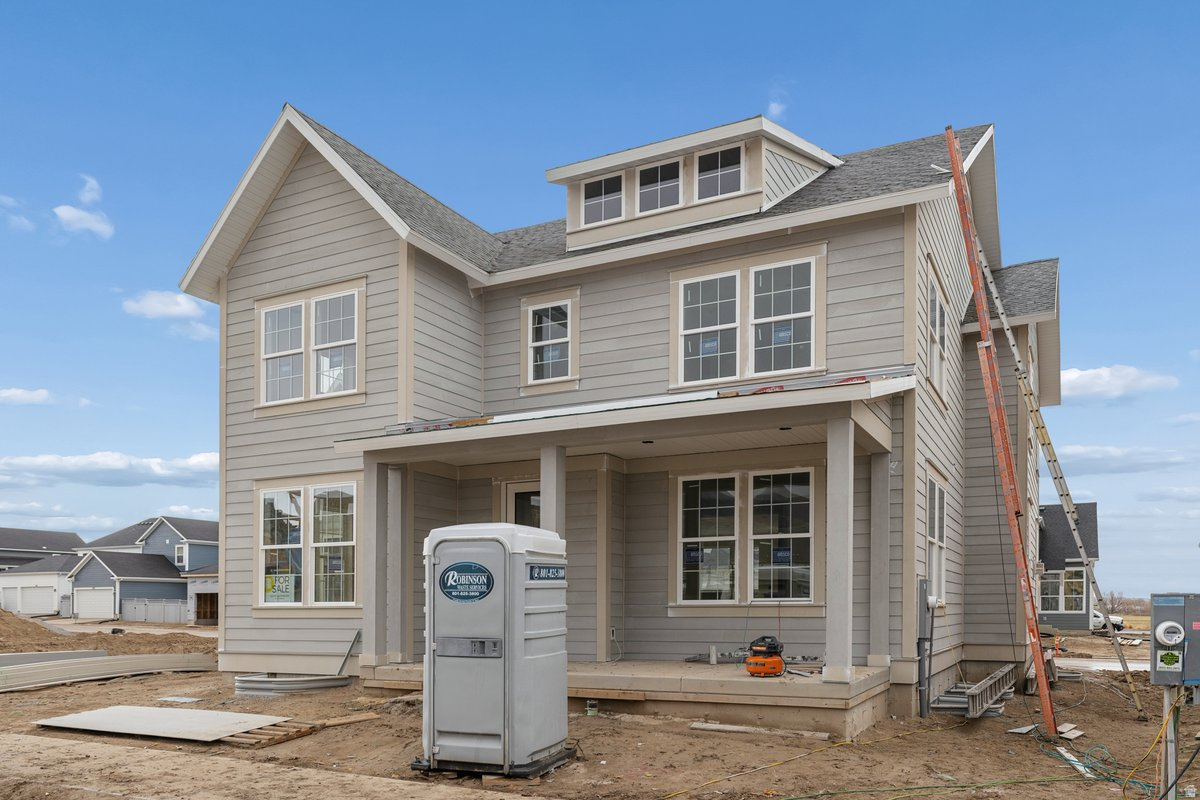 BEACON POINTE - Residential