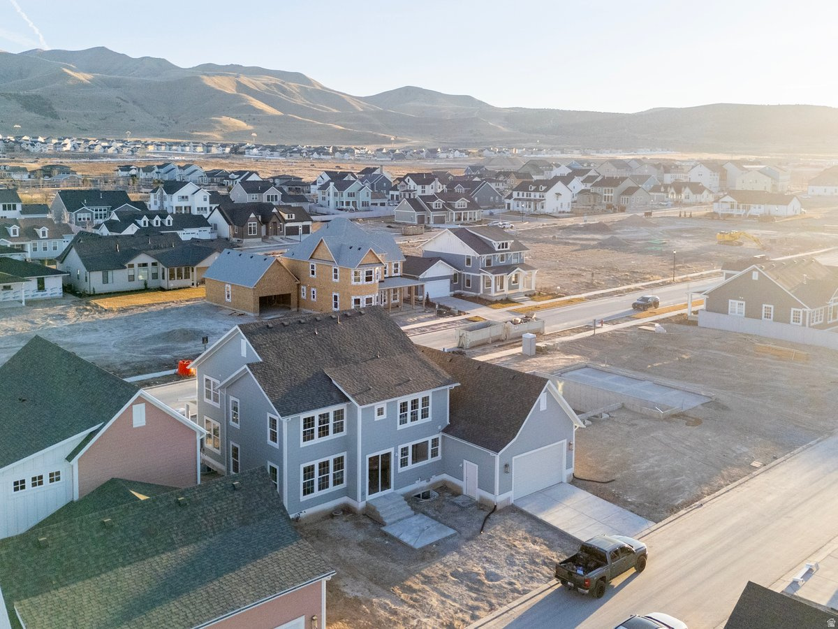 BEACON POINTE - Residential