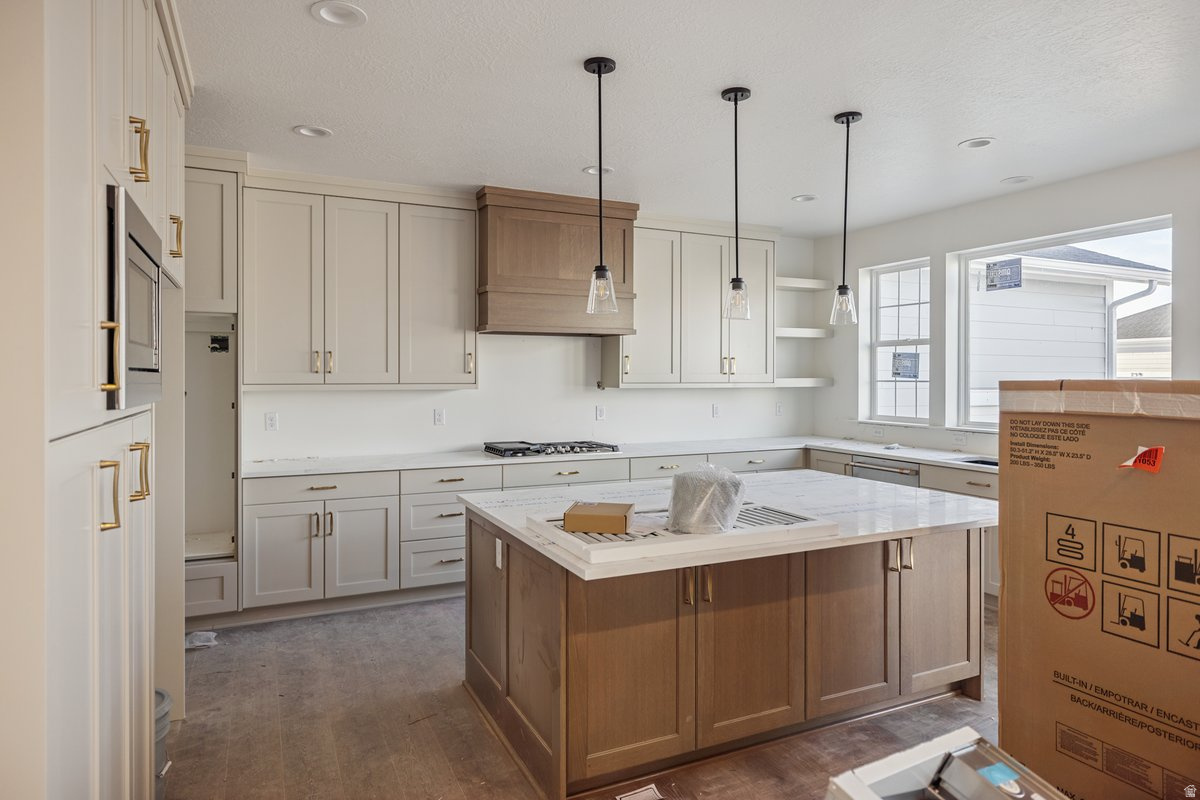 BEACON POINTE - Residential