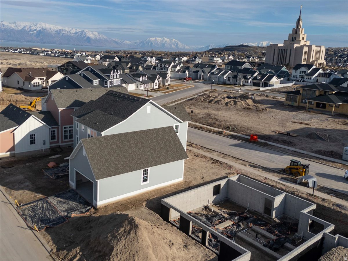 BEACON POINTE - Residential