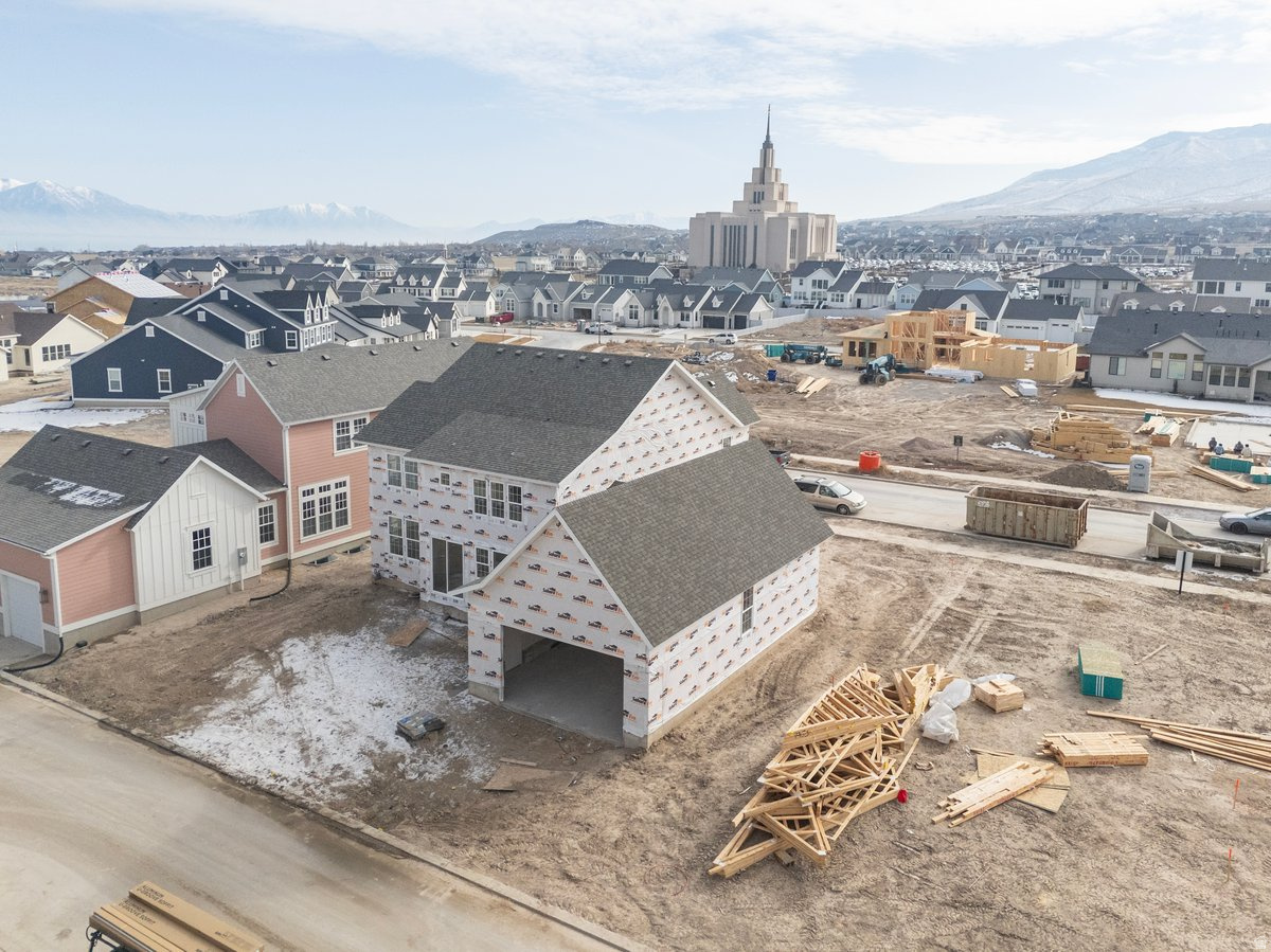 BEACON POINTE - Residential